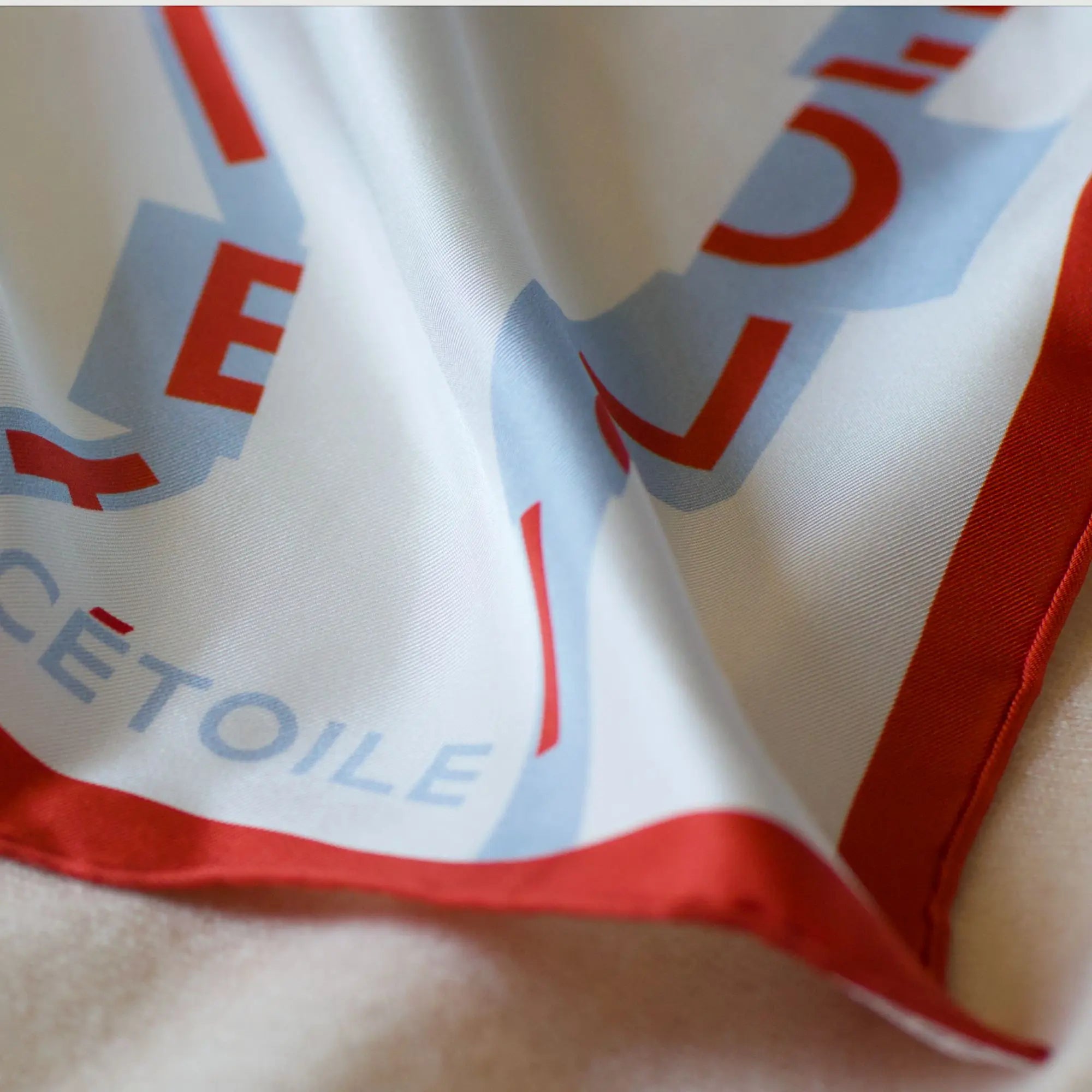 Carré en twill de soie roulotté main - Maison CÉTOILE