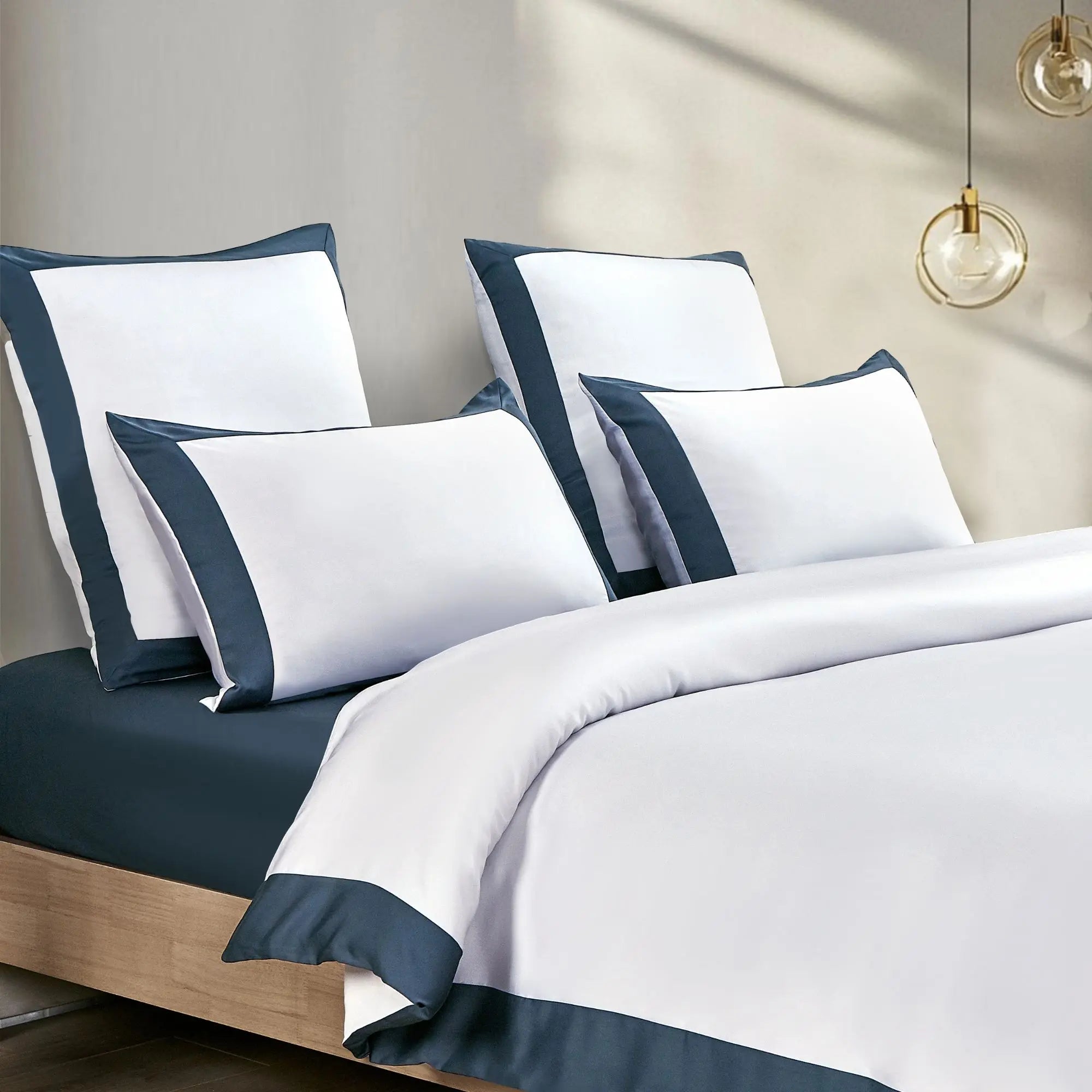 Parure de lit en TENCEL™ Lyocell Bleu Crépuscule, douce et respirante, finition haut de gamme avec liseré bleu-violet - Maison CÉTOILE