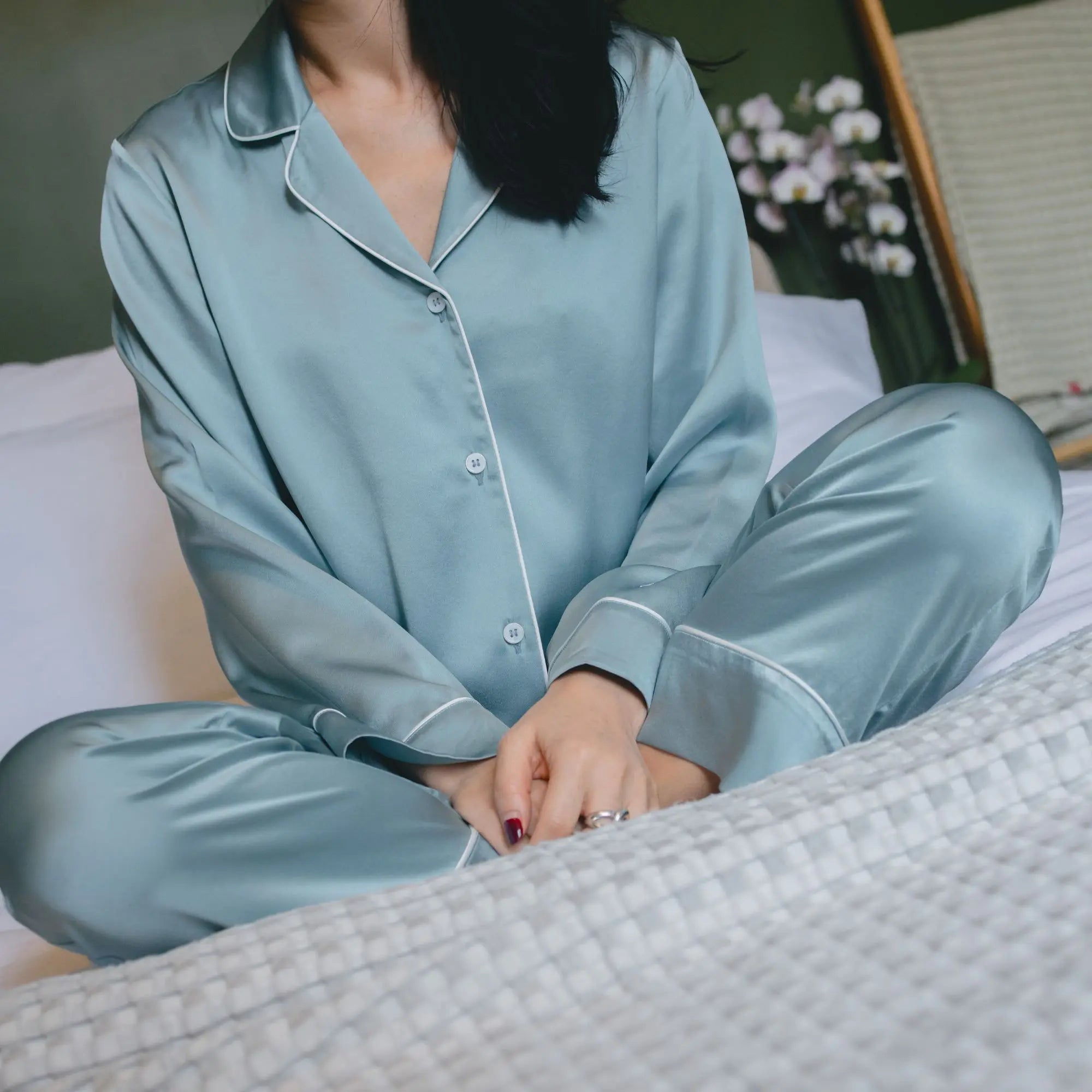 Pyjama en soie brume d'été, en soie de mûrier 22 momme couleur bleu grisé - Maison CÉTOILE