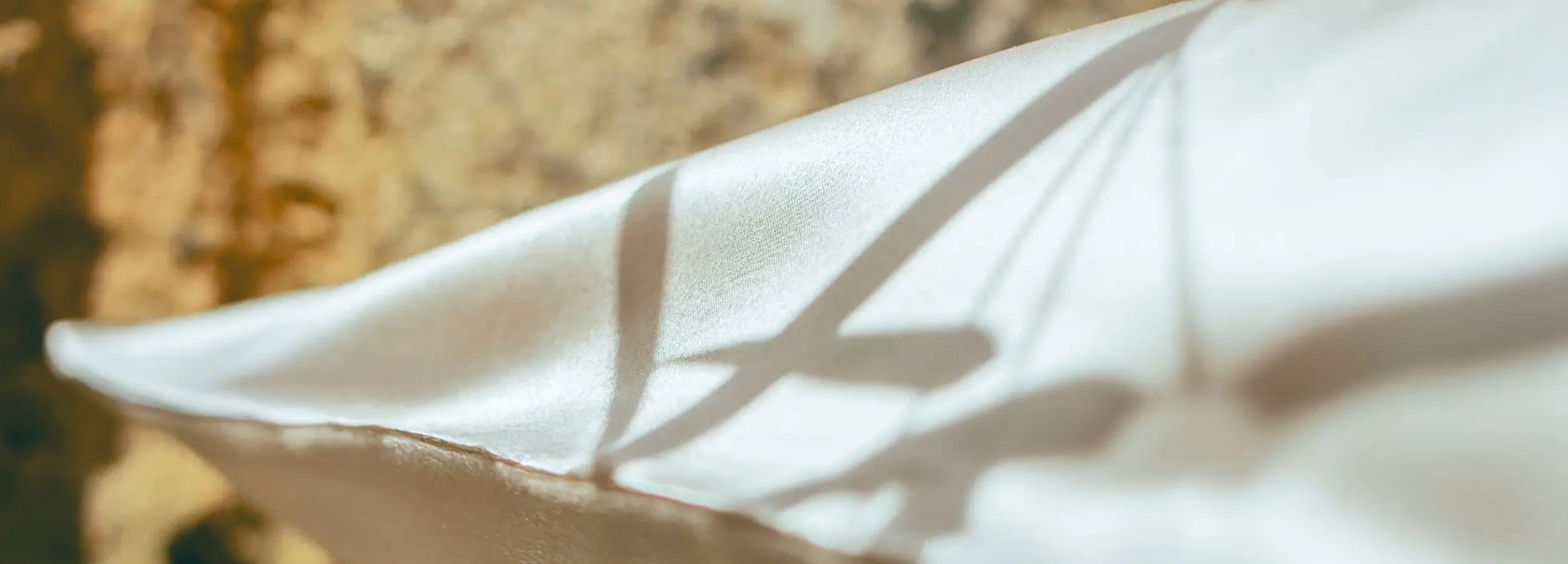 taie d'oreiller en soie & satin de coton couleur beige - Maison CÉTOILE