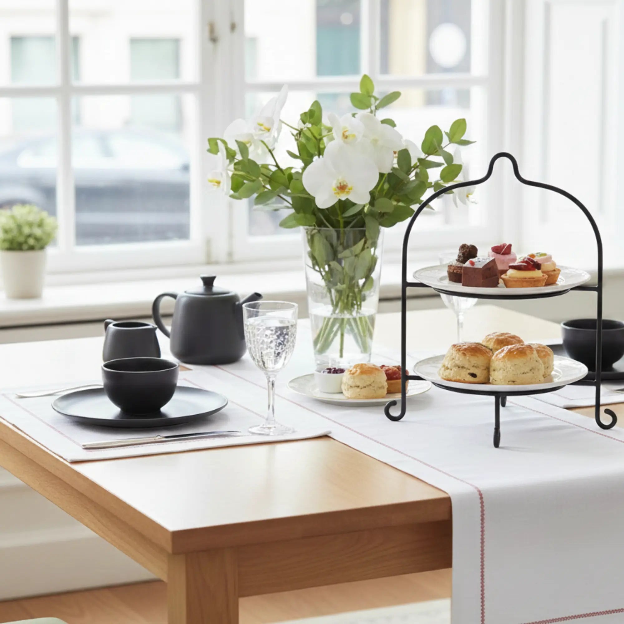 Chemin de table en lin de France avec jour échelle élégant - Maison CÉTOILE