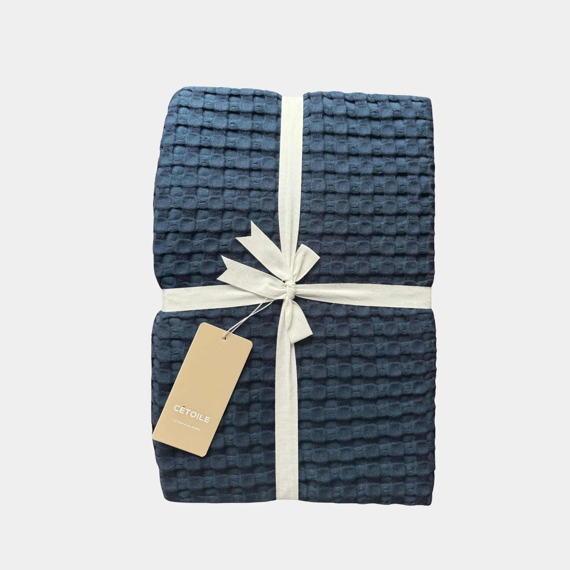plaid gaufré en bambou et coton couleur bleu nuit - Maison CÉTOILE