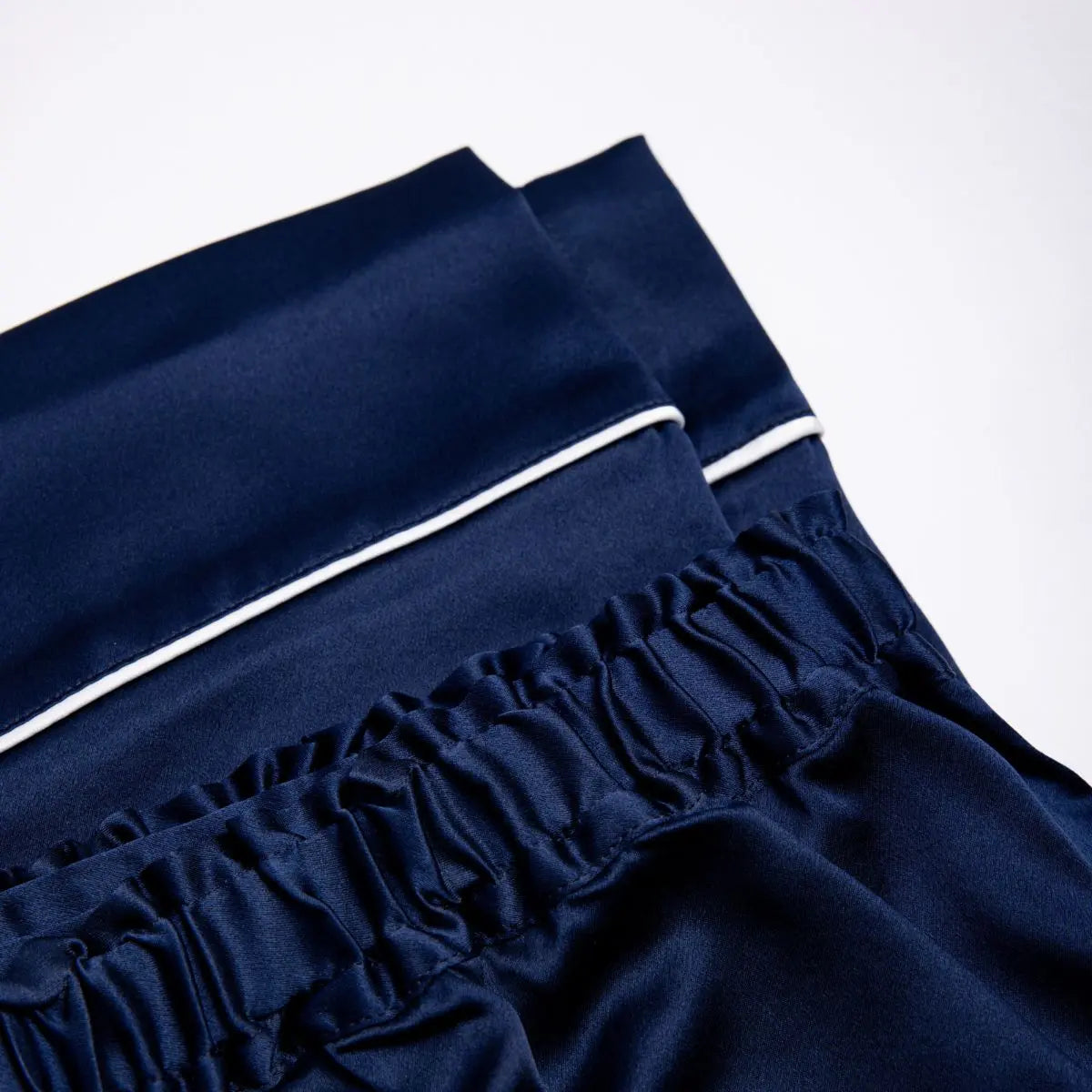 pantalon en soie naturelle couleur bleu nuit avec passepoil raffiné - Maison CÉTOILE