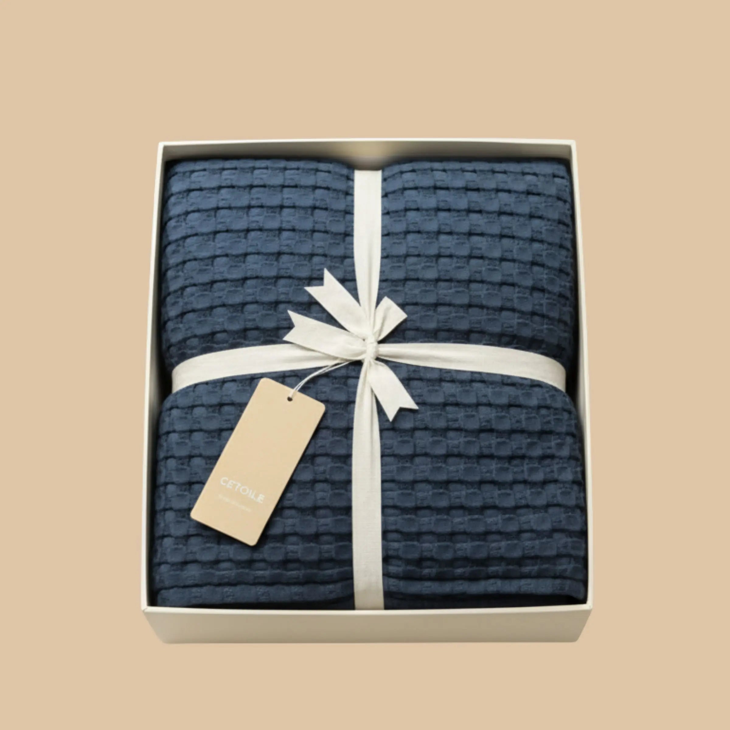 plaid en nid d'abeille couleur bleu nuit en coffret cadeaux - Maison CÉTOILE