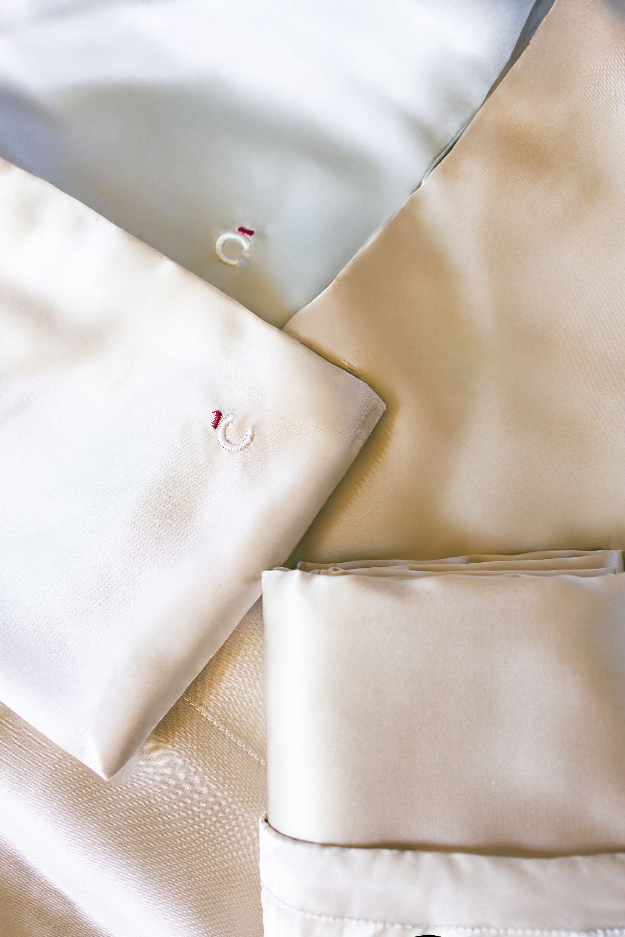 pochons de taie d'oreiller en soie beige et gris vert - Maison CÉTOILE