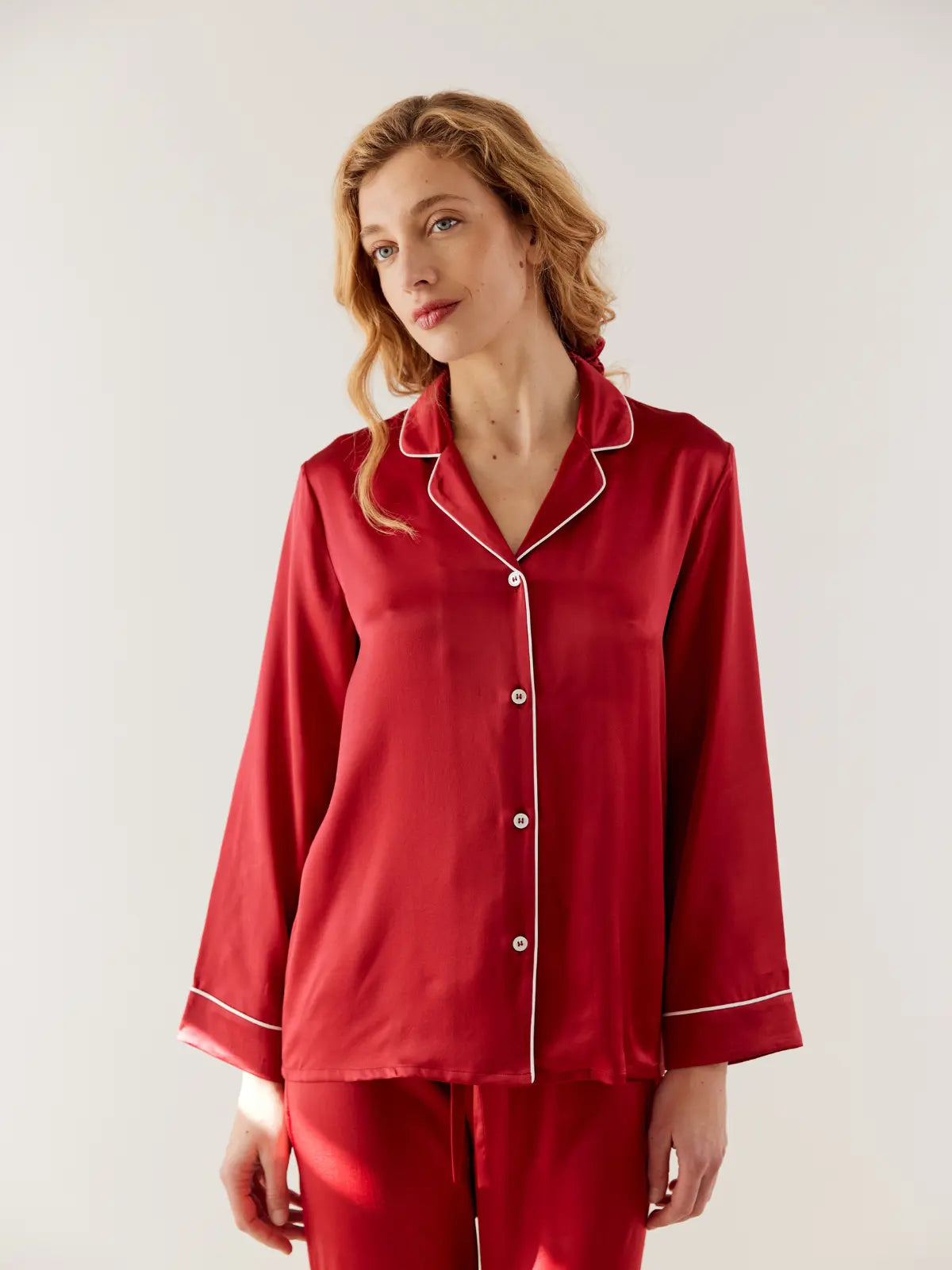 L'heure rouge – Scarlet Red Silk Pyjamas