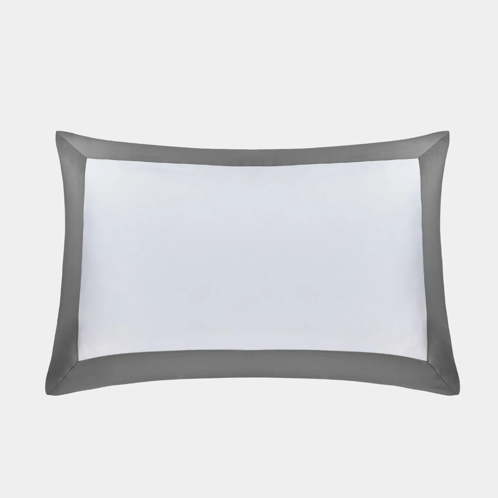 Taie d'oreiller en TENCEL™ Lyocell Gris Horizon, douce et respirante, finition haut de gamme avec liseré gris doux élégant - Maison CÉTOILE