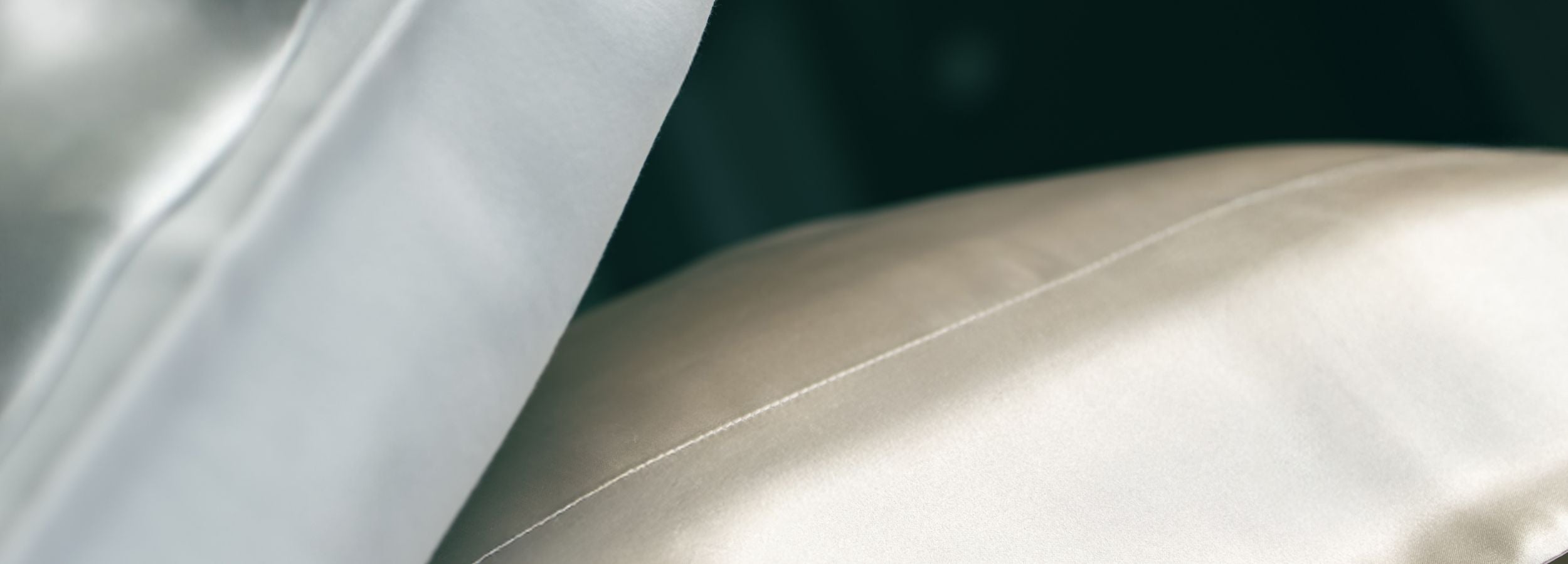 Taie complice réversible en soie et coton couleur gris et beige doux - Maison CÉTOILE