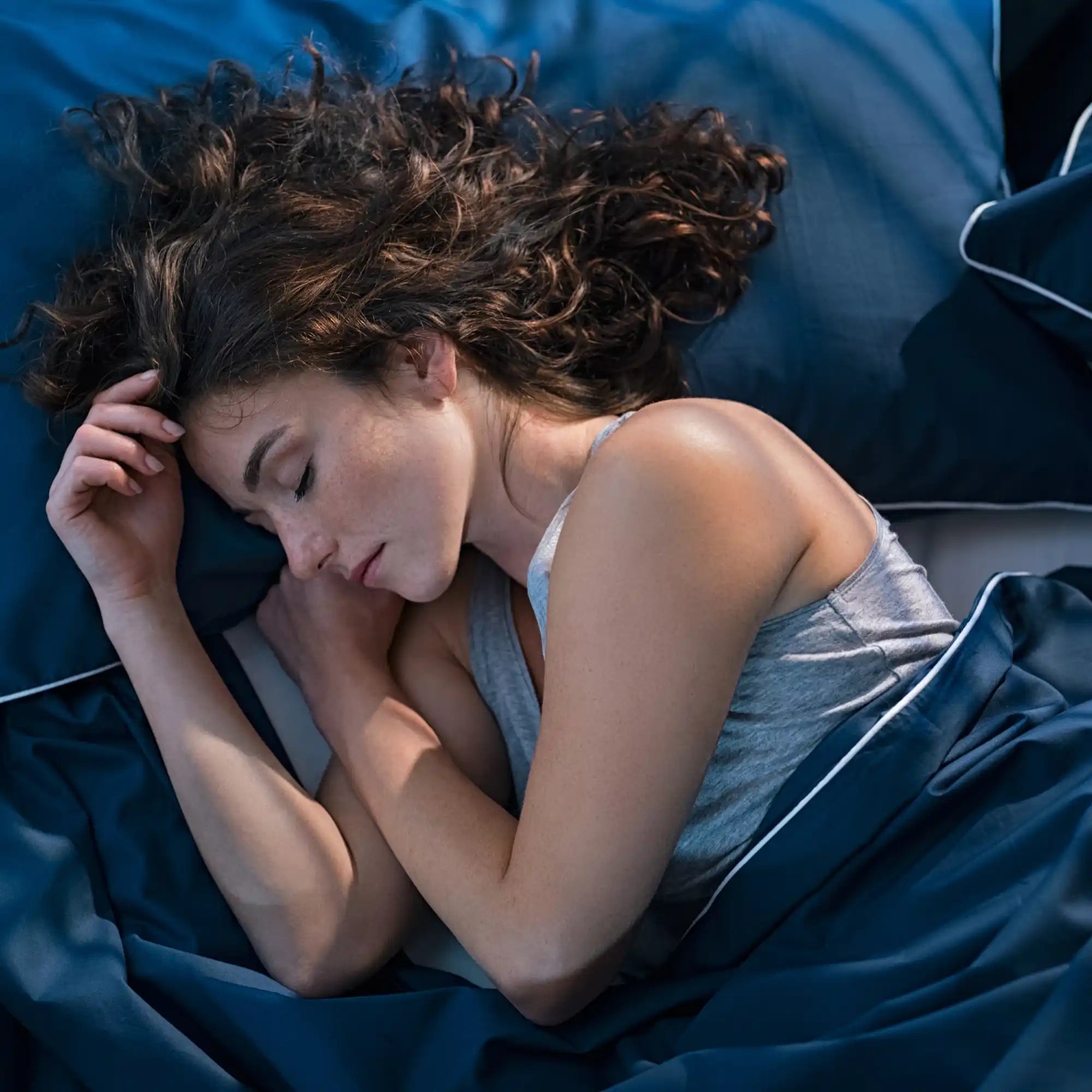 Taie en soie et acné : que peut réellement apporter la soie à votre peau ?