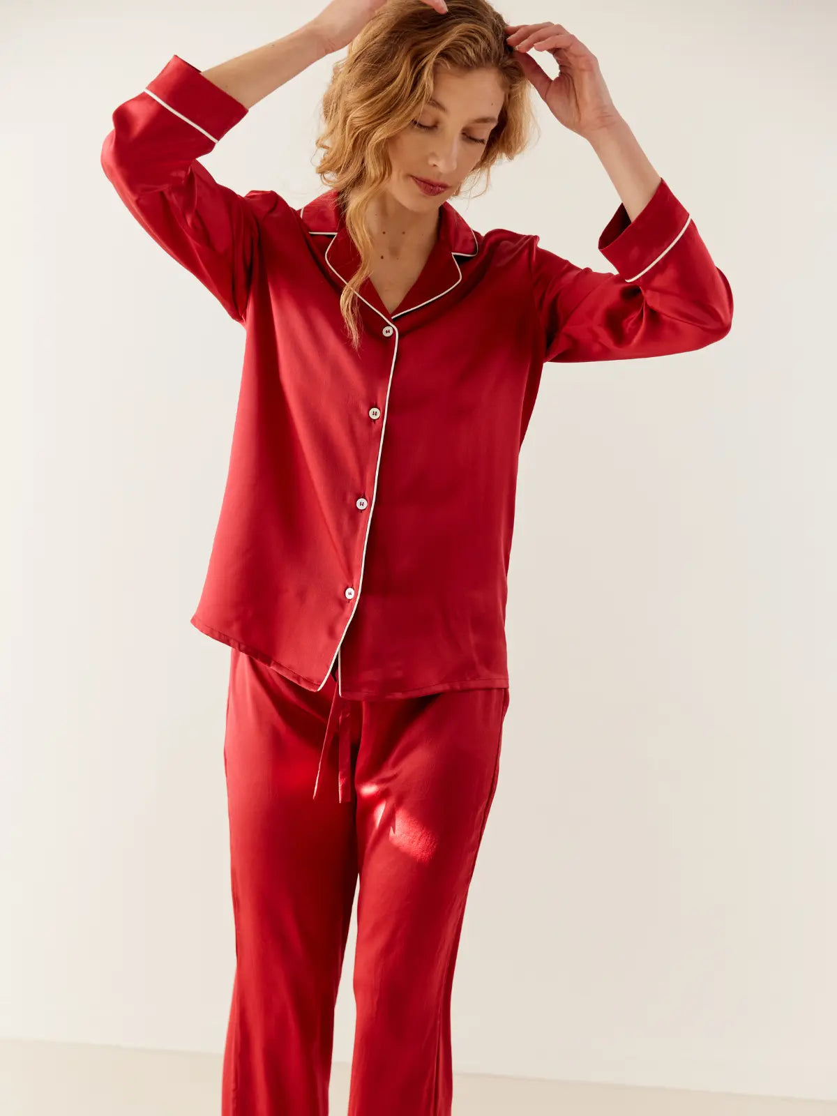 L'heure rouge – Scarlet Red Silk Pyjamas 