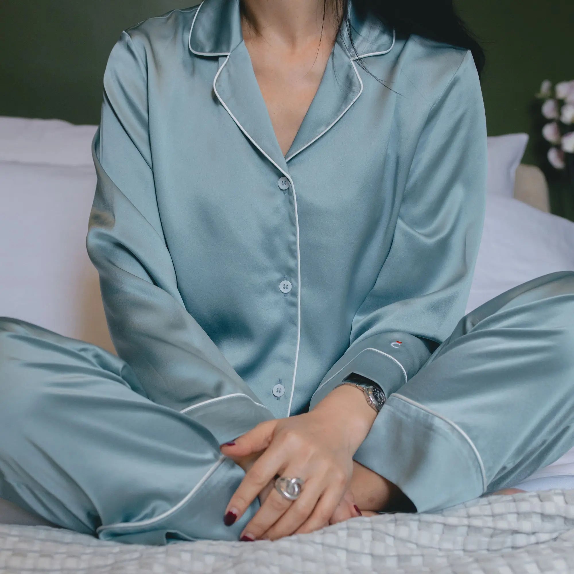 Brume d'Été – Pyjama en soie bleu grisé