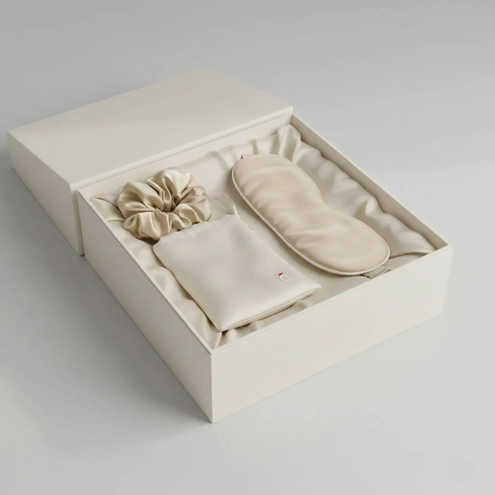 coffret pack nuit avec taie complice, masque de nuit et chouchou large en soie - MaisonCÉTOILE