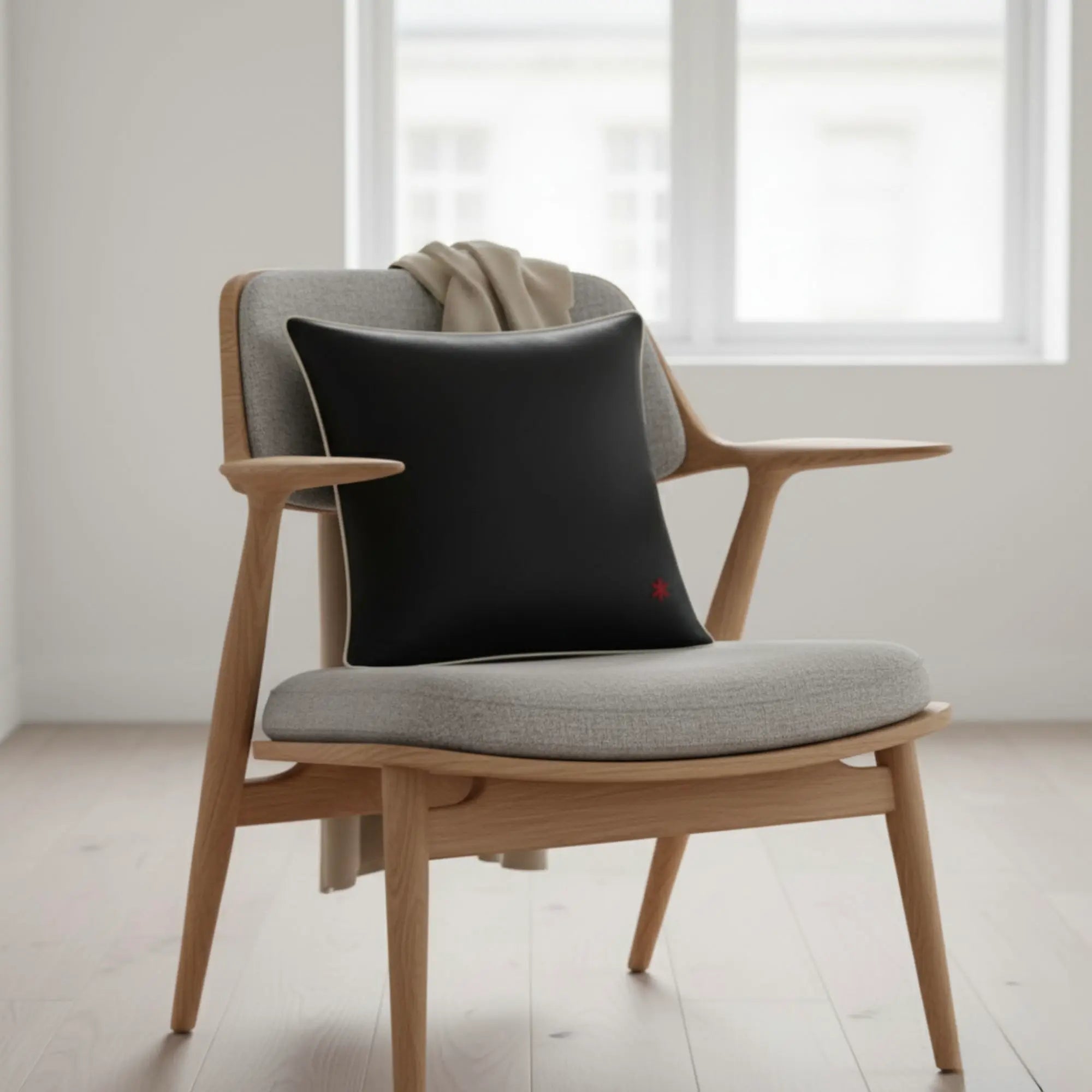 Coussin en soie de mûrier couleur noir - Maison CÉTOILE