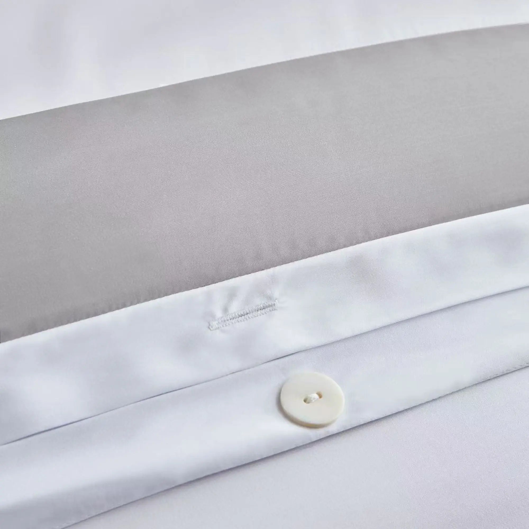 detail bouton de la housse couette gris horizon - Maison CÉTOILE