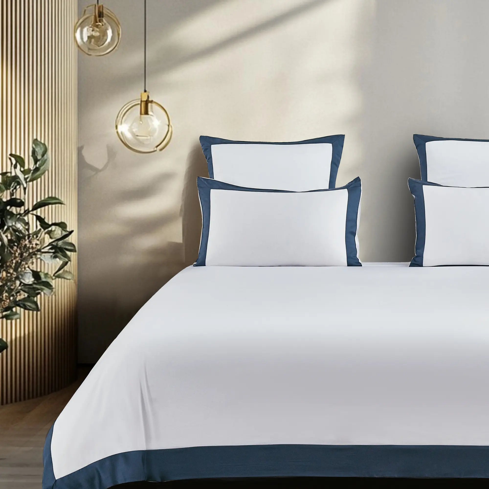 Housse de Couette haut de gamme en soie végétale (Tencel lyocell), couleur blanc avec liseré bleu luxe intemporel, doux et respirant 