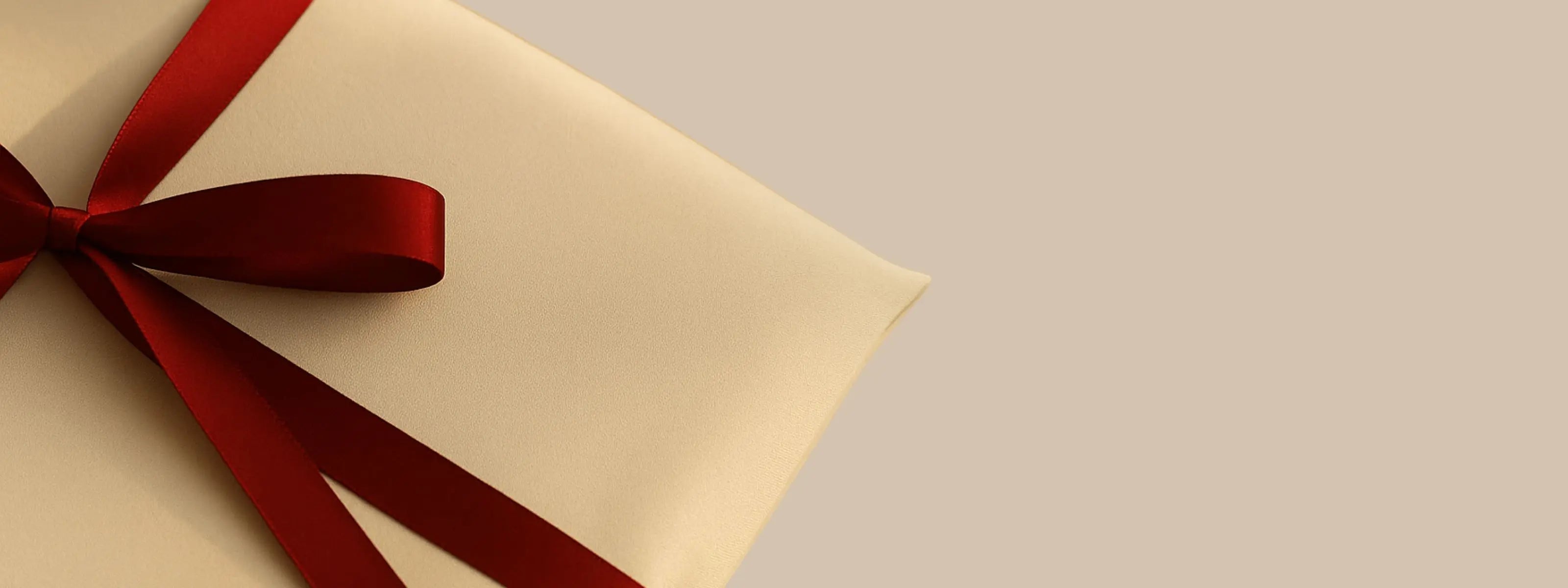 cadeaux signature Cétoile dans un coffret beigie - Maison CÉTOILE