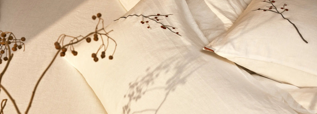 Linge de lit en lin lavé Éveil Blanc dans une chambre Maison CÉTOILE