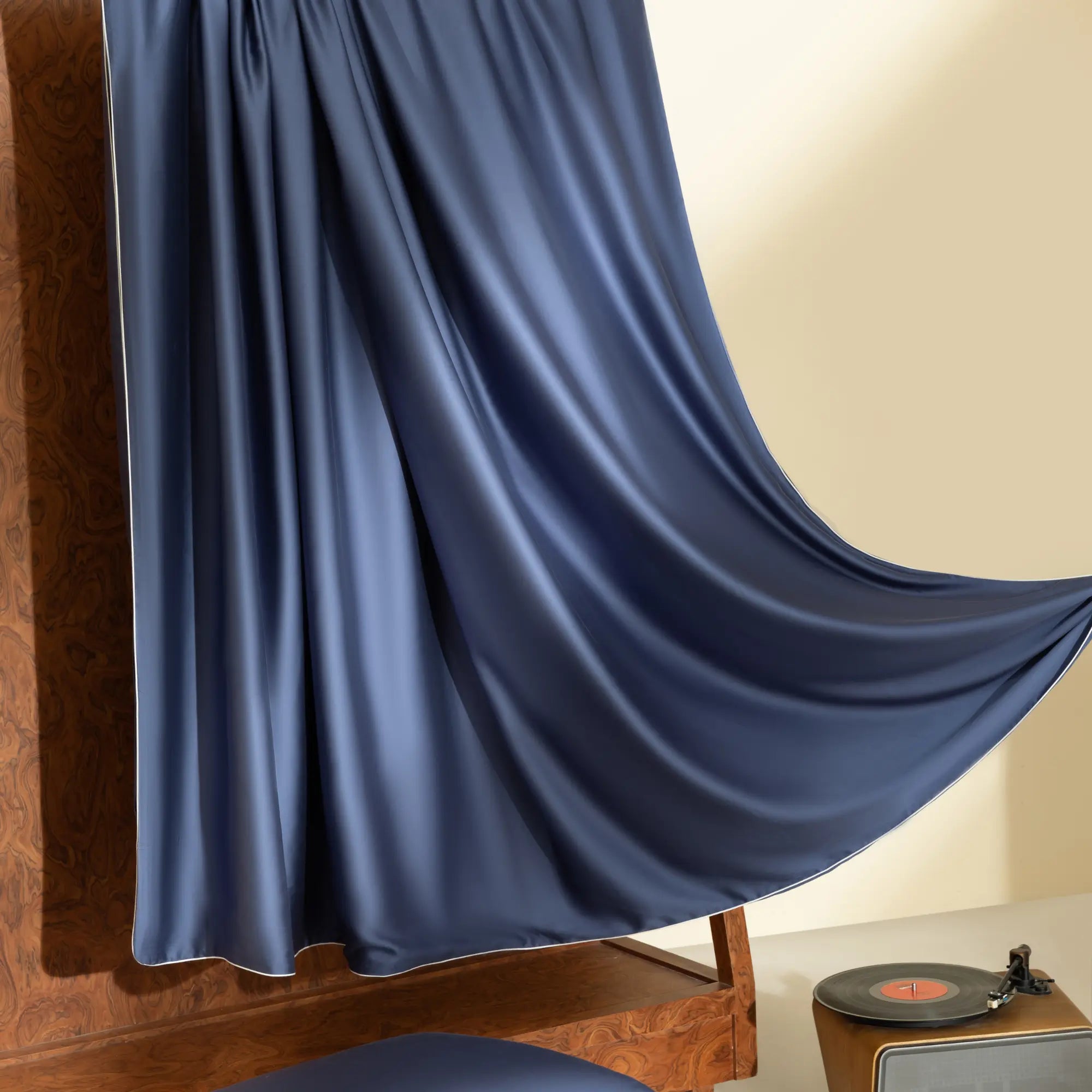 Matiere et plis du housse en Tencel Lyocell, doux & respirant.