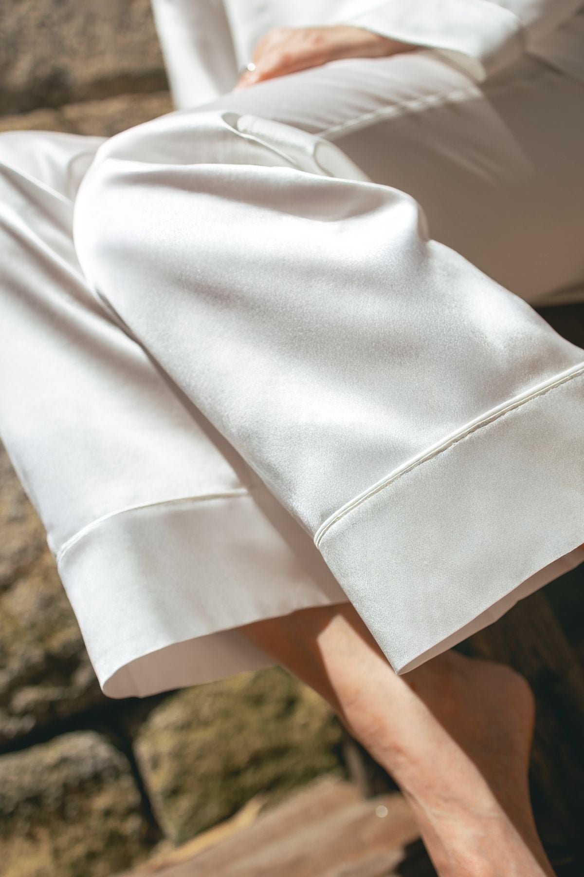 pyjama femme en soie natuelle blanche avec passepoil ton sur ton - Maison CÉTOILE