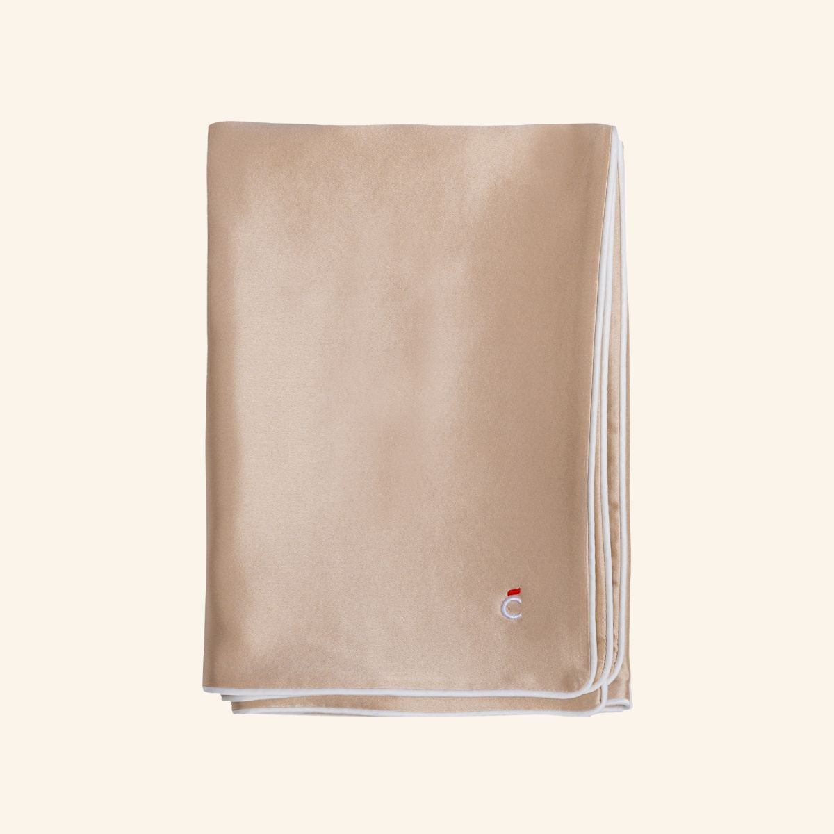 taie en soie naturelle brodé couleur beige champagne avec passepoil raffiné signé Maison CÉTOILE