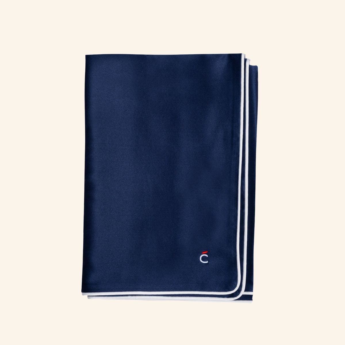 taie en soie naturelle brodé couleur bleu nuit champagne avec passepoil raffiné signé Maison CÉTOILE